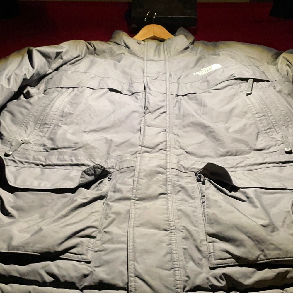 Men’s North Face 550.  Damaged Right Sleeve and Missing hood